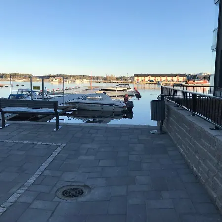 Uusi Kaksio Satamassa, Ilmainen Parkkihalli